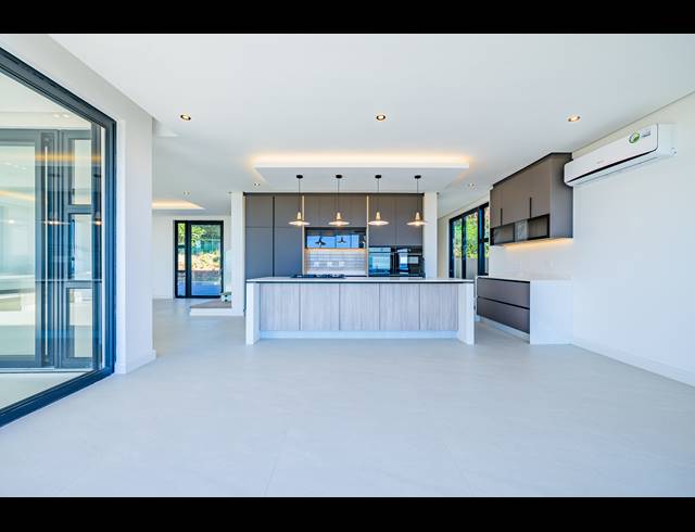 5 BEDROOM HOUSE FOR SALE IN ZULULAMI LUXURY COASTAL ESTATE
